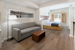 The Point Hotel & Suites