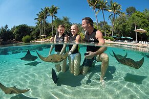 The Point Hotel & Suites