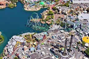 The Point Hotel & Suites