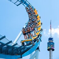 The Point Hotel & Suites