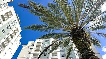 The Point Hotel & Suites