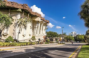 The Point Hotel & Suites