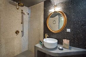 Athina Luxury Suites