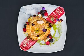 Athina Luxury Suites