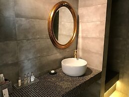 Athina Luxury Suites