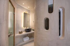 Athina Luxury Suites