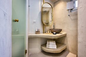Athina Luxury Suites