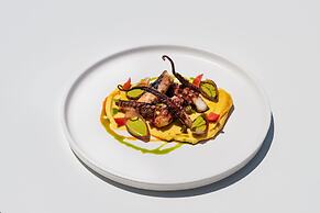 Athina Luxury Suites