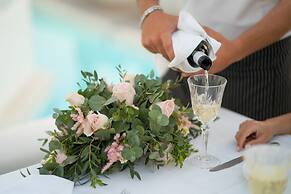 Athina Luxury Suites