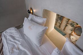Athina Luxury Suites