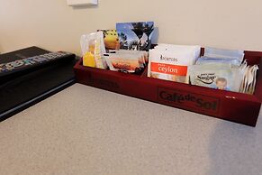 Castles Motel and Driftwood Motel