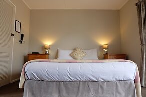 Castles Motel and Driftwood Motel