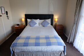 Castles Motel and Driftwood Motel