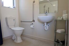 Castles Motel and Driftwood Motel