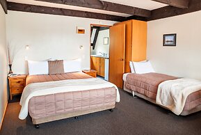 Castles Motel and Driftwood Motel