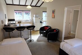 Castles Motel and Driftwood Motel