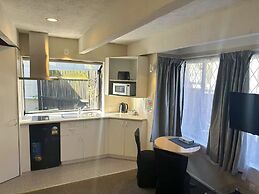 Castles Motel and Driftwood Motel