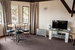 Castles Motel and Driftwood Motel