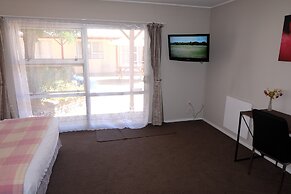 Castles Motel and Driftwood Motel