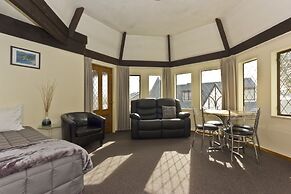 Castles Motel and Driftwood Motel