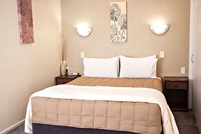 Castles Motel and Driftwood Motel