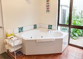 Castles Motel and Driftwood Motel