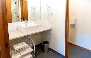 Castles Motel and Driftwood Motel