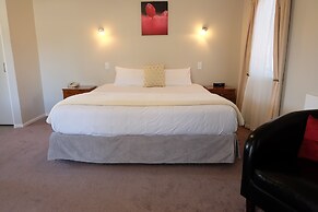 Castles Motel and Driftwood Motel