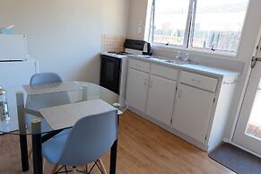 Castles Motel and Driftwood Motel