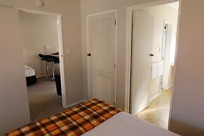 Castles Motel and Driftwood Motel