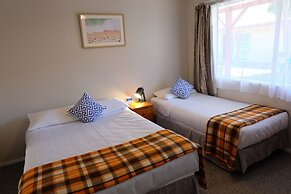 Castles Motel and Driftwood Motel