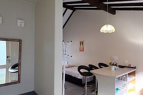 Castles Motel and Driftwood Motel