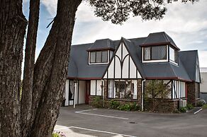 Castles Motel and Driftwood Motel