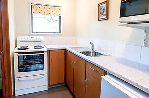 Castles Motel and Driftwood Motel