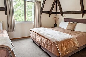 Castles Motel and Driftwood Motel