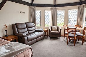 Castles Motel and Driftwood Motel