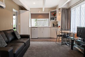 Castles Motel and Driftwood Motel