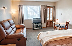 Castles Motel and Driftwood Motel