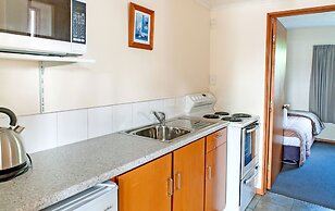 Castles Motel and Driftwood Motel