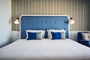 HOTEL UNIVERSAL PORT