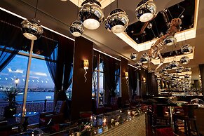 HOTEL UNIVERSAL PORT