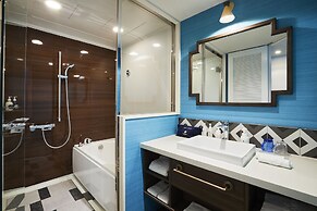 HOTEL UNIVERSAL PORT