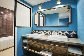 HOTEL UNIVERSAL PORT