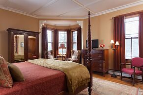 Lang House On Main Street