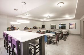 La Quinta Inn & Suites by Wyndham Mansfield TX