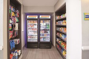 La Quinta Inn & Suites by Wyndham Mansfield TX