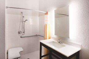 La Quinta Inn & Suites by Wyndham Mansfield TX