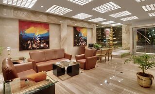 Hotel Kohinoor Continental, Airport