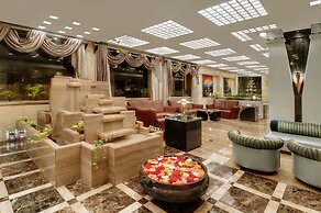 Hotel Kohinoor Continental, Airport