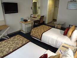 Hotel Kohinoor Continental, Airport